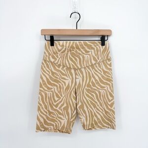 Old Navy Extra High-Waisted PowerChill Bike Shorts 8" Inseam Medium